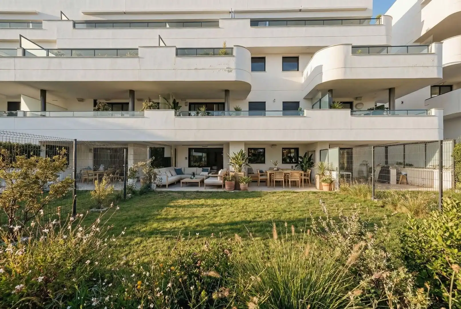 Vista exterior de Apartament en venda en Estepona amb Terrassa