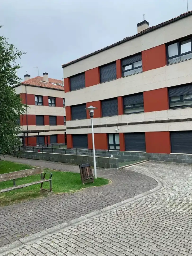 Vista exterior de Dúplex en venta en Oleiros con Calefacción, Trastero y Amueblado