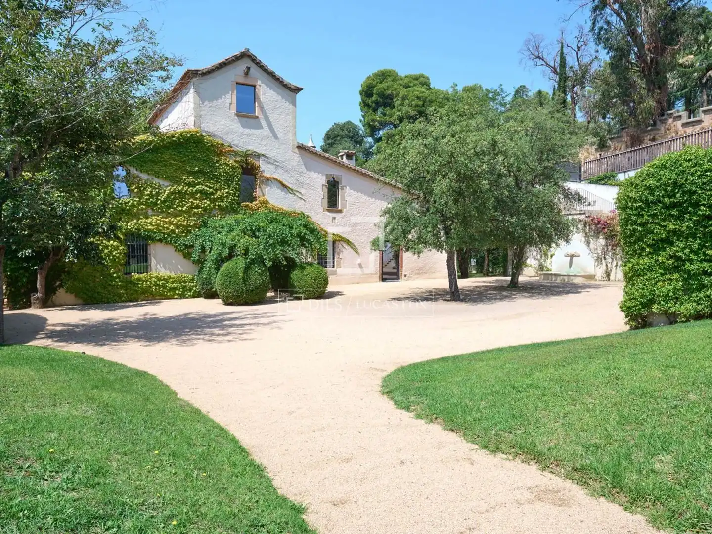 Vista exterior de Casa o xalet en venda en Alella amb Aire condicionat, Calefacció i Jardí privat