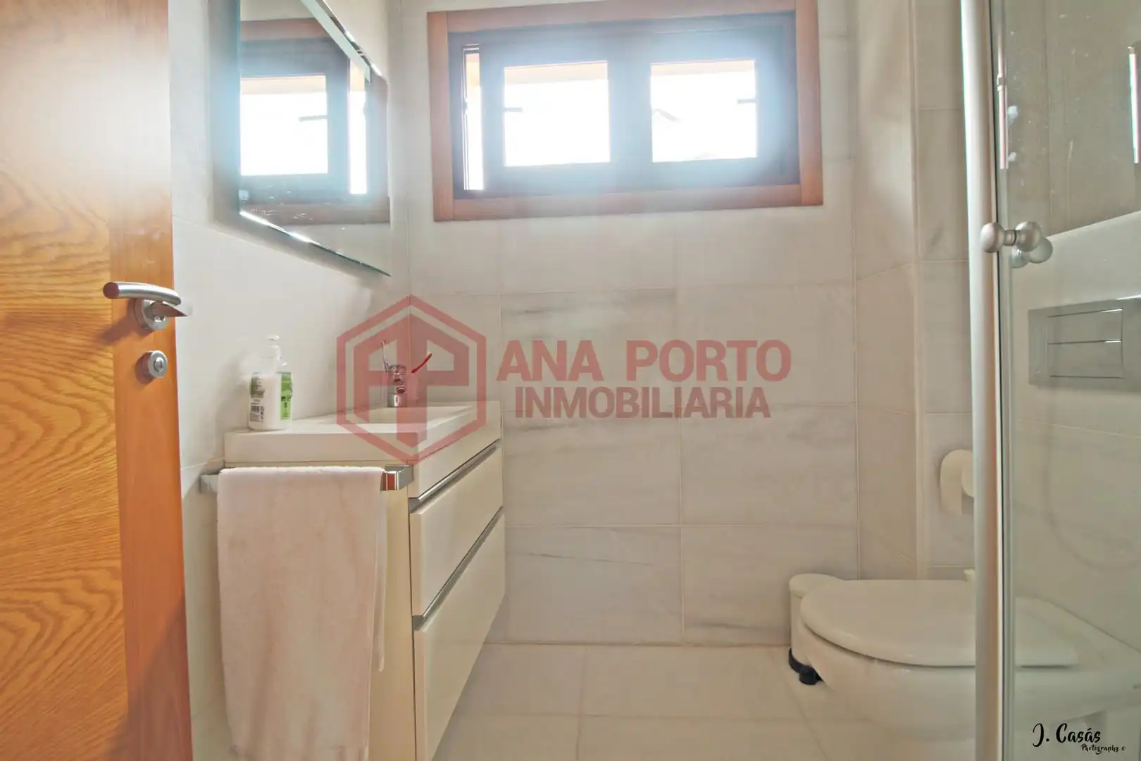 Bany de Casa adosada en venda en O Grove   amb Calefacció, Jardí privat i Parquet