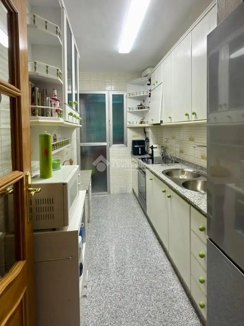 Küche von Wohnung zum Verkauf in La Zubia mit Klimaanlage