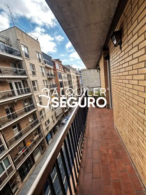 Vista exterior de Piso de alquiler en Granada con Terraza y Amueblado