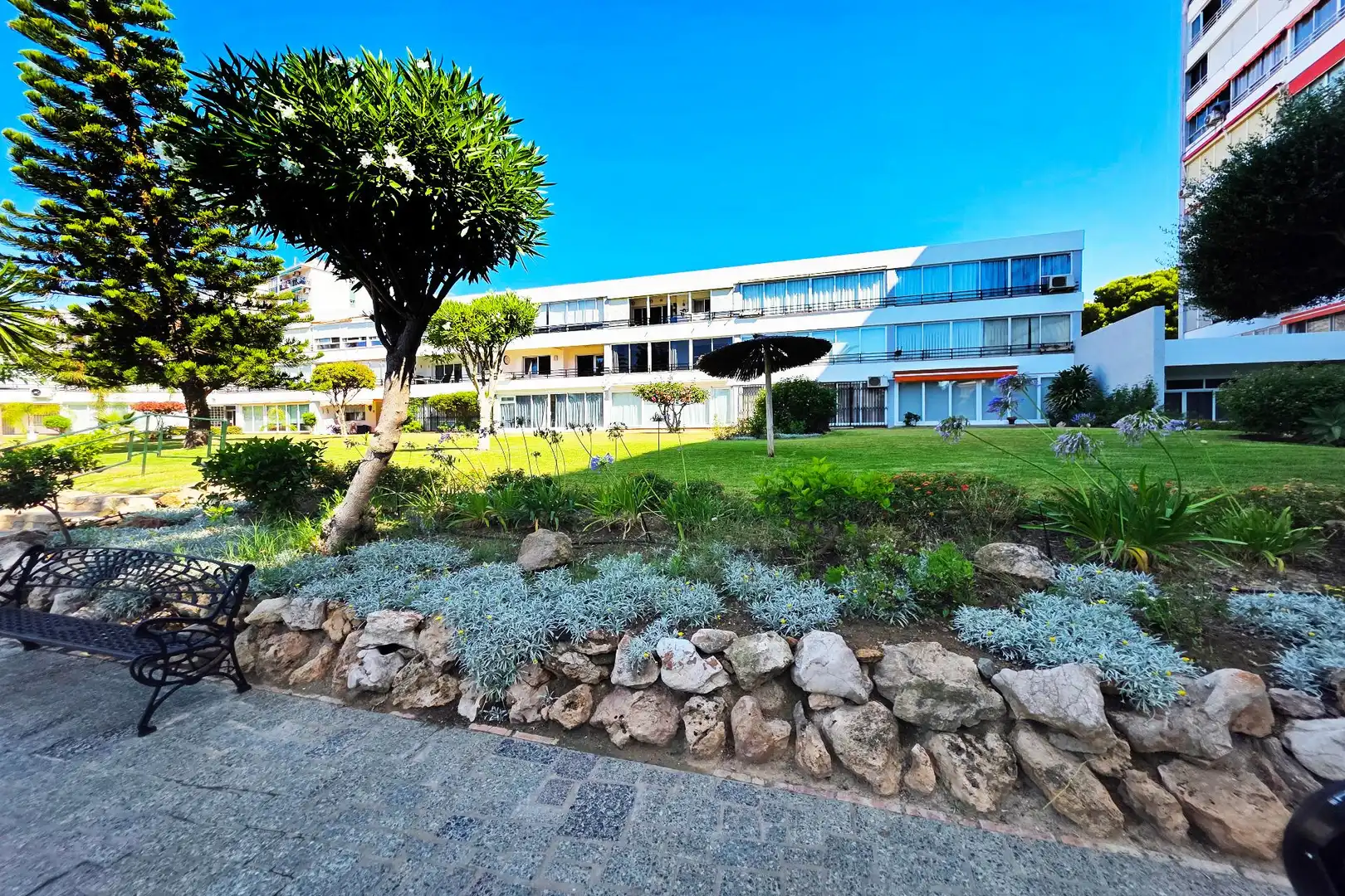Vista exterior de Apartament en venda en Benalmádena amb Aire condicionat, Calefacció i Jardí privat