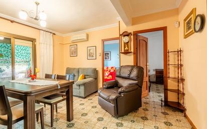 Living room of Flat for sale in Vilanova i la Geltrú  with Air Conditioner, Heating and Balcony