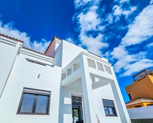 Vista exterior de Casa o xalet en venda en San Miguel de Abona amb Aire condicionat, Terrassa i Piscina