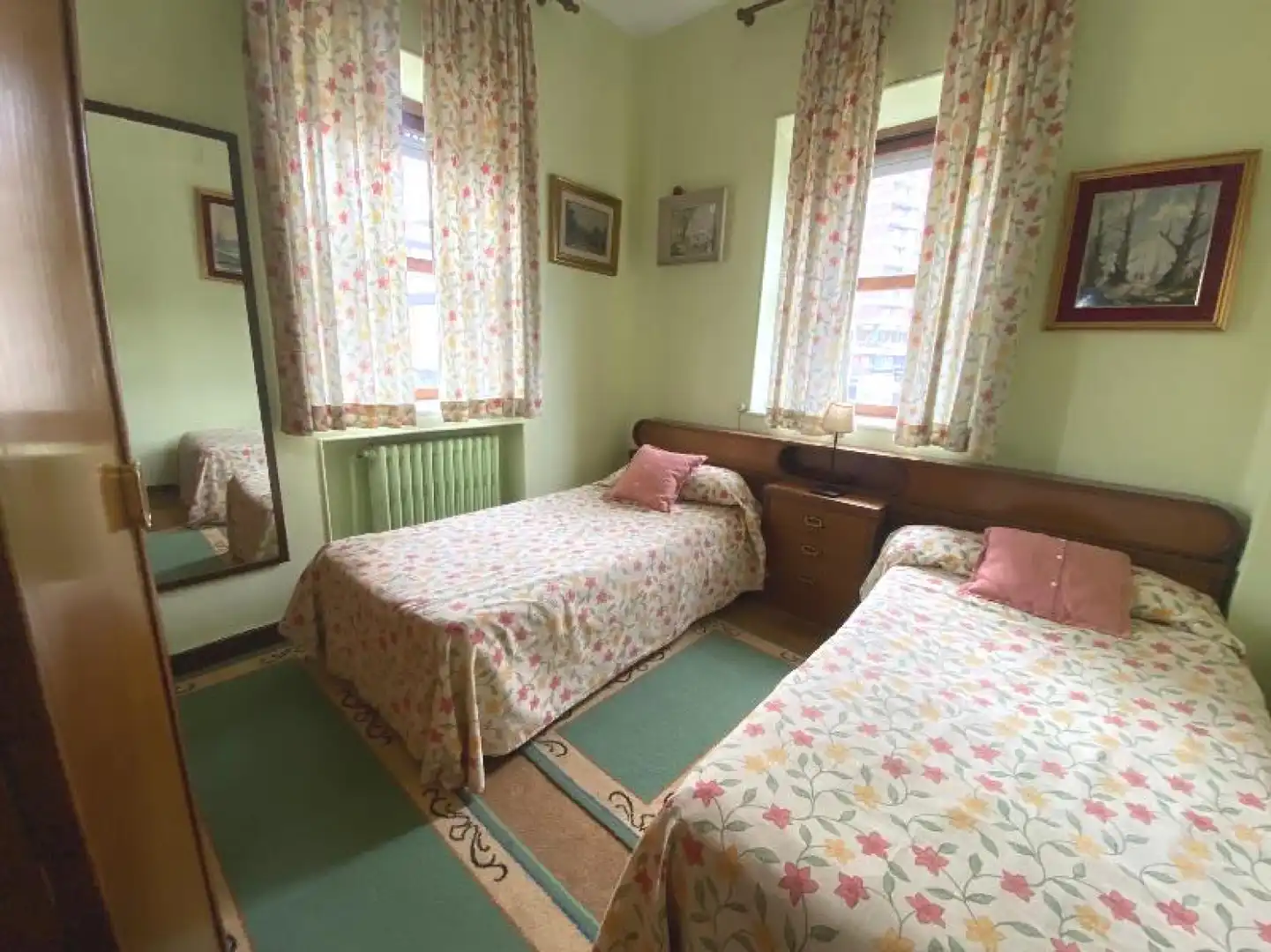 Habitación de Casa o chalet en venta en Torrelavega  con Calefacción, Trastero y Balcón