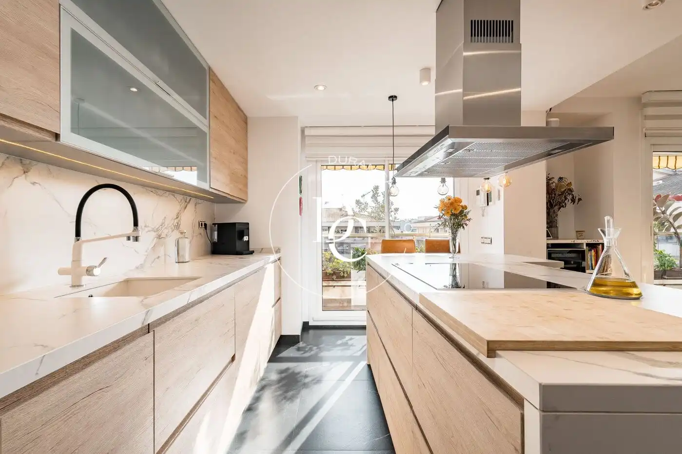Cocina de Ático en venta en Vilanova i la Geltrú con Aire acondicionado, Calefacción y Trastero
