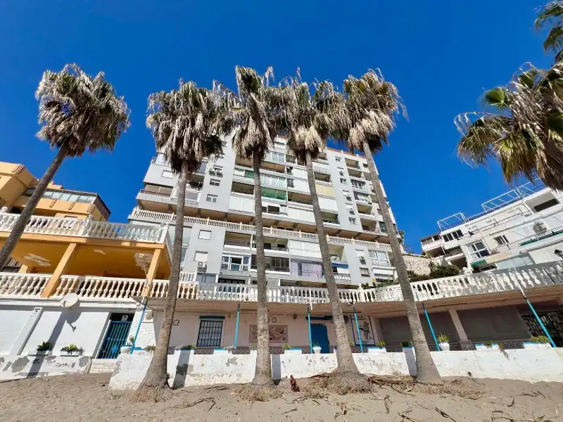 Vista exterior de Pis en venda en Benalmádena amb Aire condicionat, Terrassa i Piscina