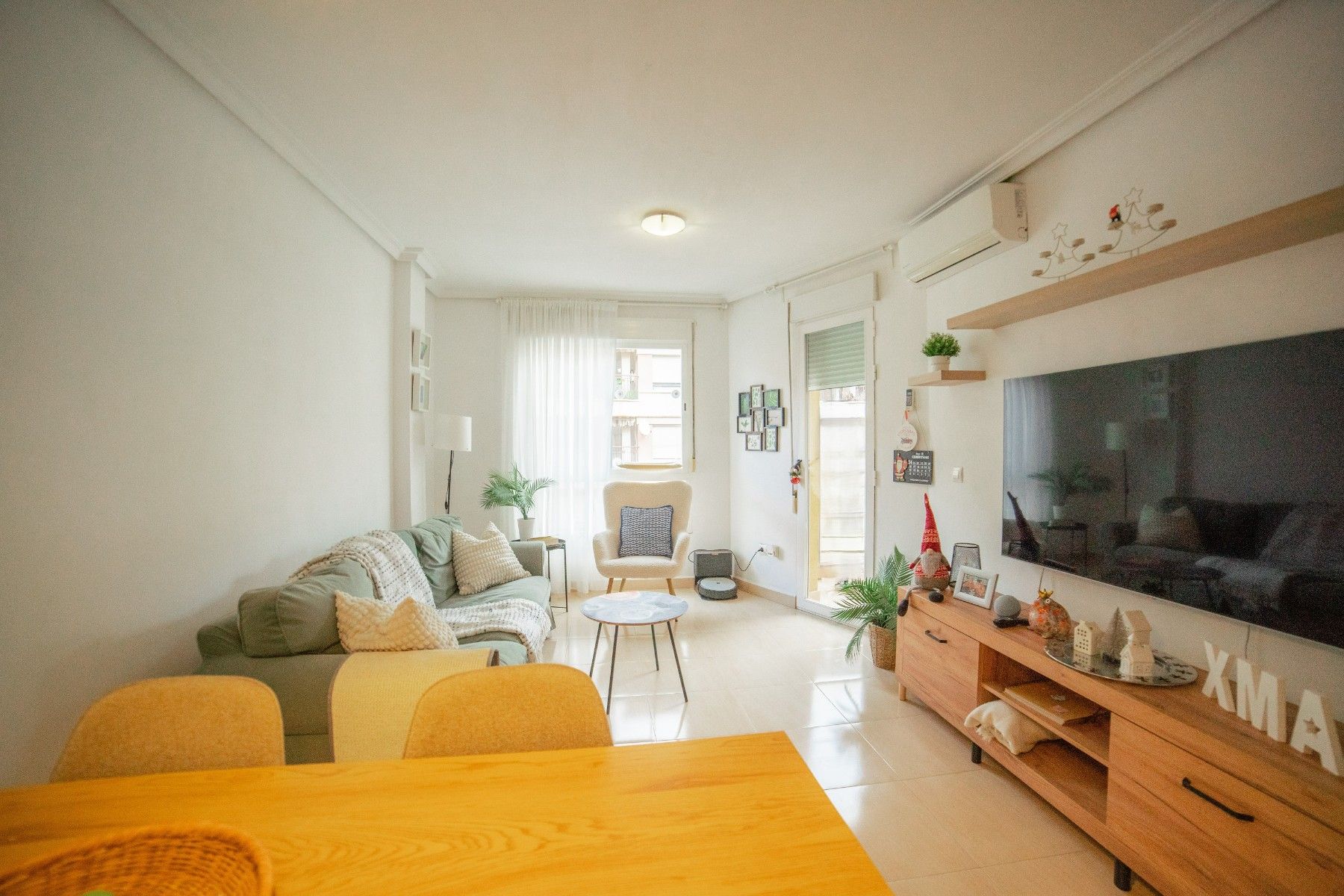 Living room of Flat for sale in Águilas  with Air Conditioner, Terrace and Furnished