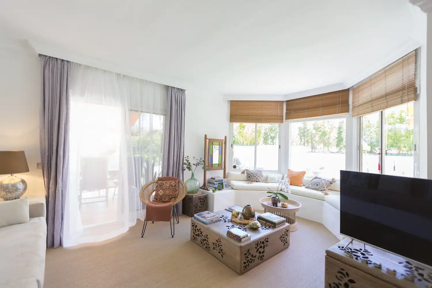 Wohnzimmer von Wohnungen zum Verkauf in Marbella mit Klimaanlage, Privatgarten und Terrasse