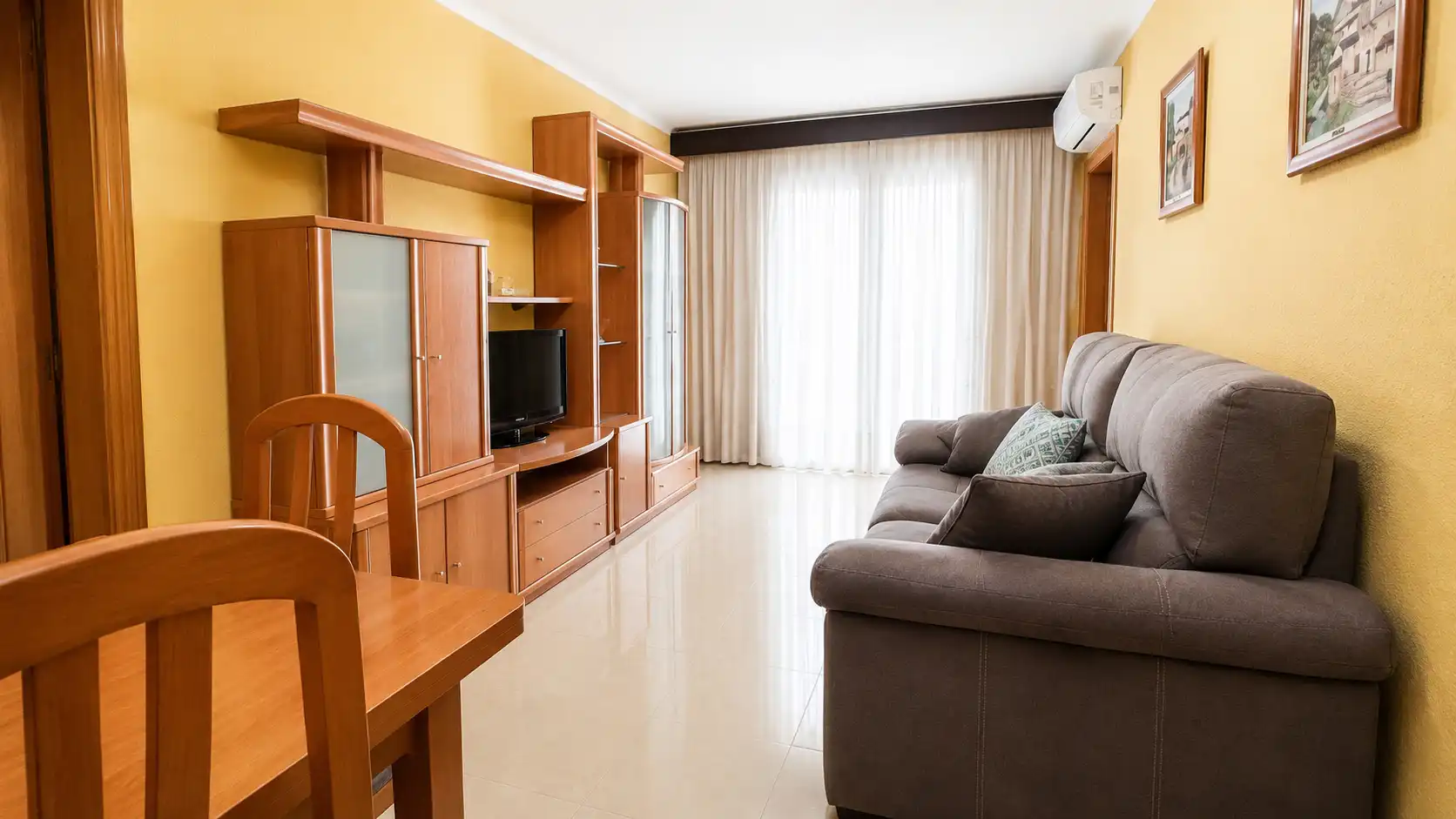 Sala de estar de Piso en venta en Cerdanyola del Vallès con Aire acondicionado, Trastero y Horno
