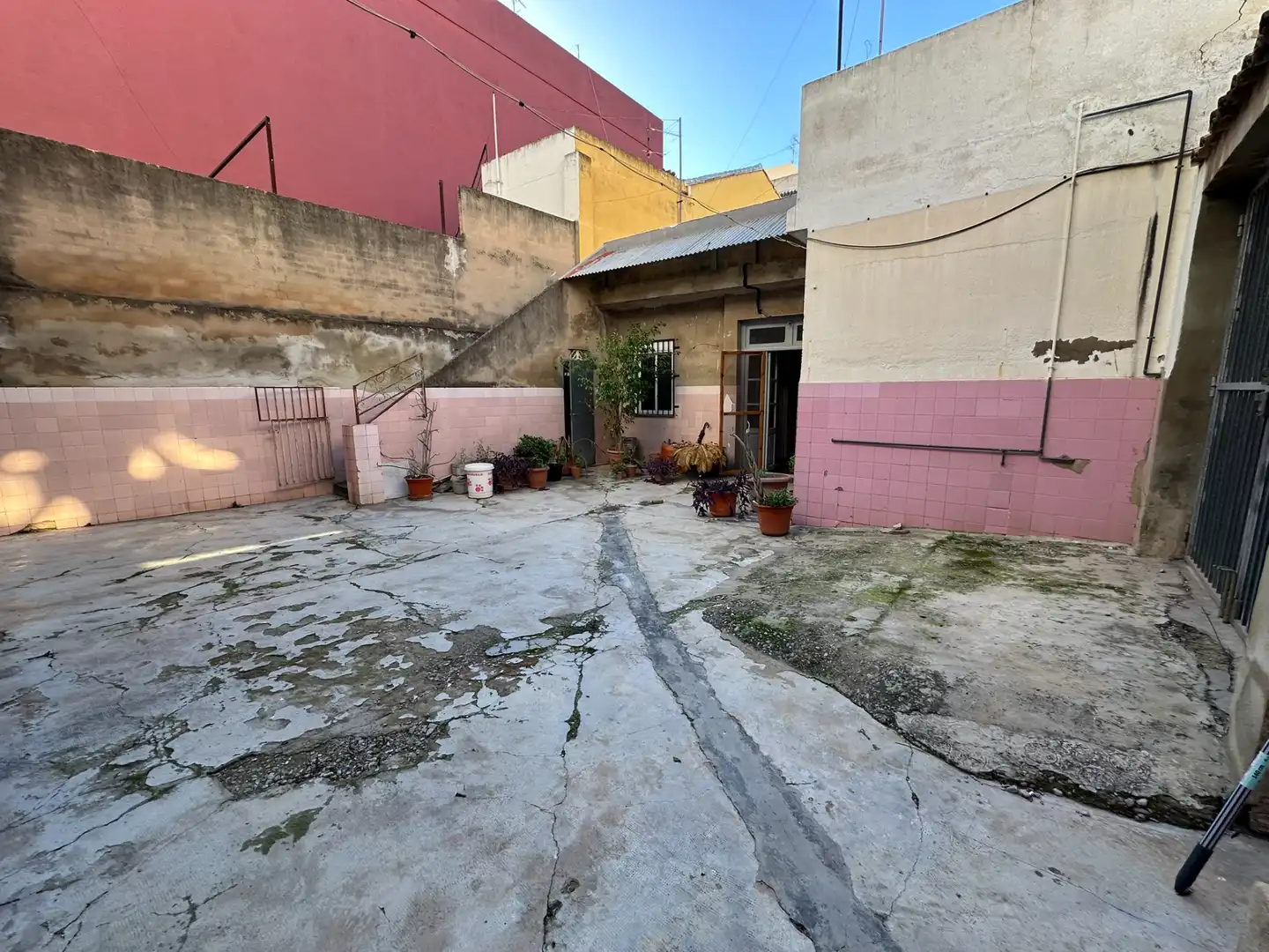 Vista exterior de Casa o xalet en venda en Paterna amb Aire condicionat, Terrassa i Traster