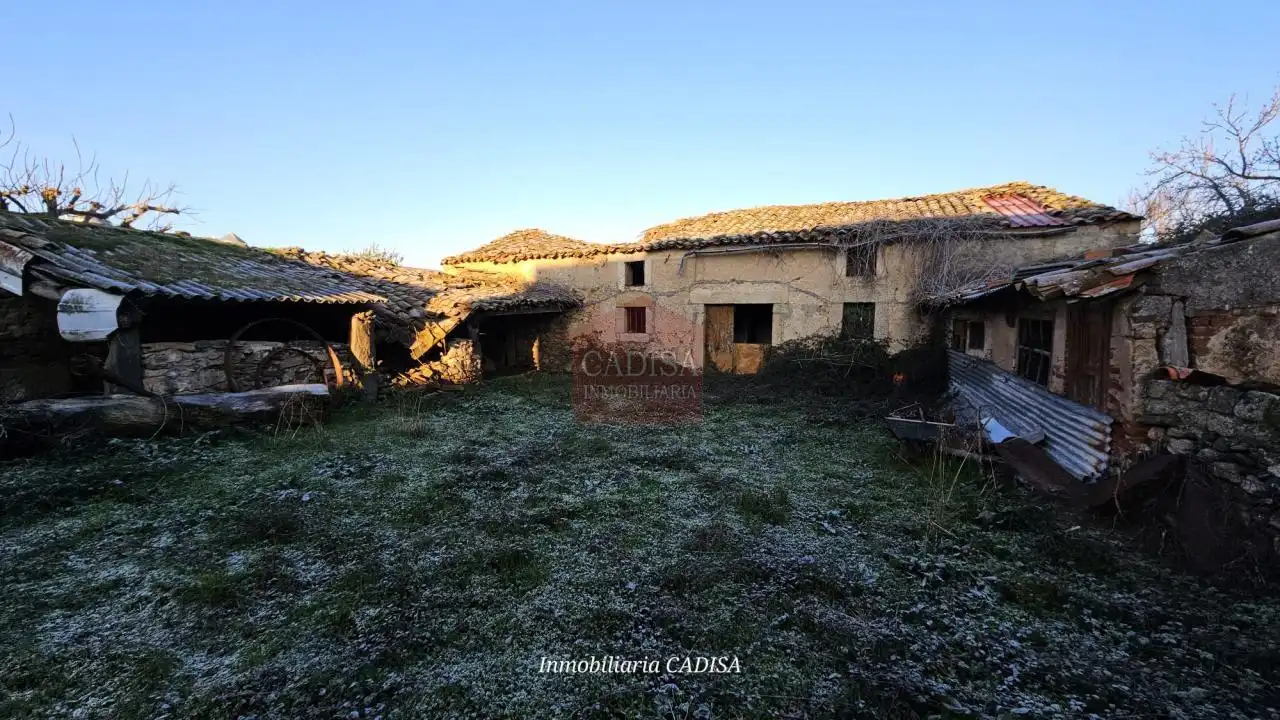 Casa o xalet en venda en Hinojosa de Duero amb Calefacció, Jardí privat i Traster