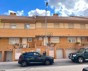 Vista exterior de Casa adosada en venda en Guadalajara Capital amb Terrassa