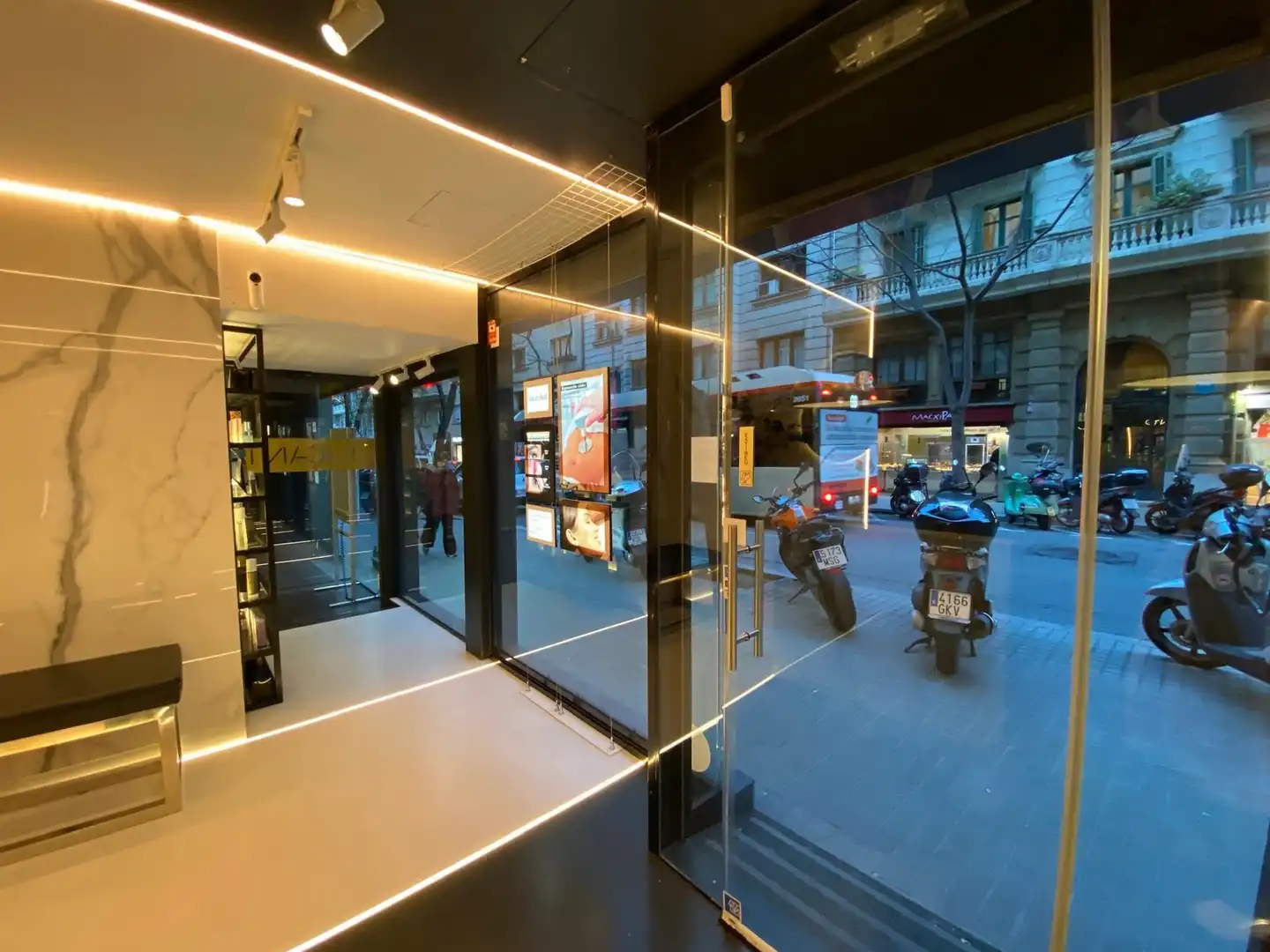 Business premises to rent in CALVET 16, imagen 3