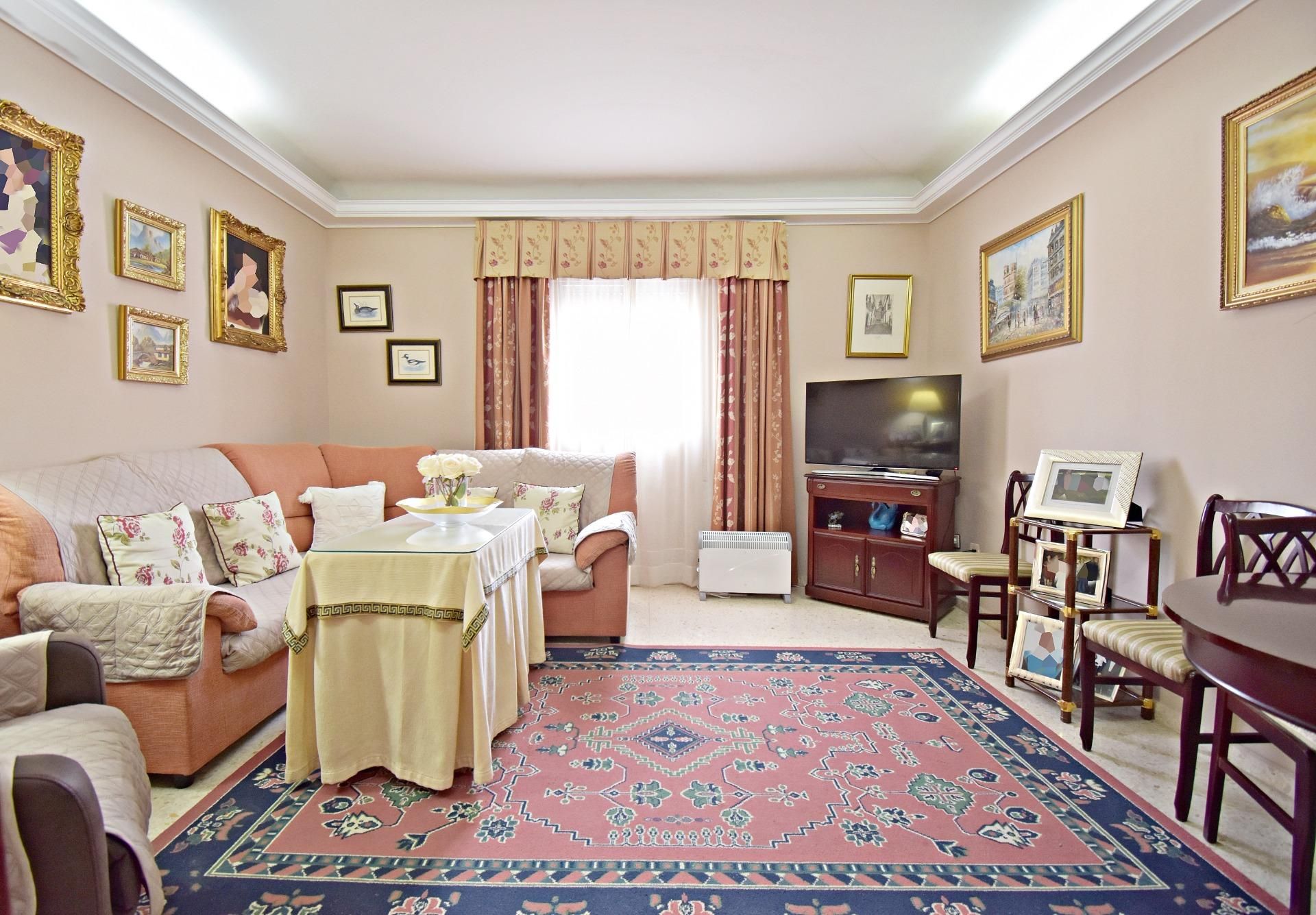 Sala d'estar de Casa o xalet en venda en Jerez de la Frontera amb Aire condicionat, Jardí privat i Terrassa