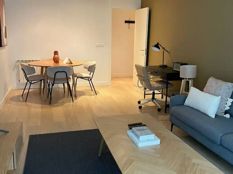 Living room of Flat for rent in Madrid  with Air Conditioner, Parquet flooring and Storage room
