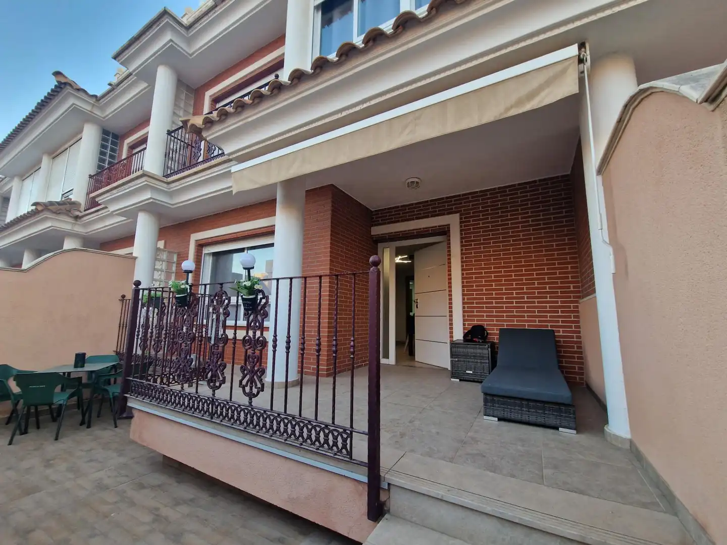 Vista exterior de Casa adosada en venta en Águilas con Aire acondicionado, Jardín privado y Terraza