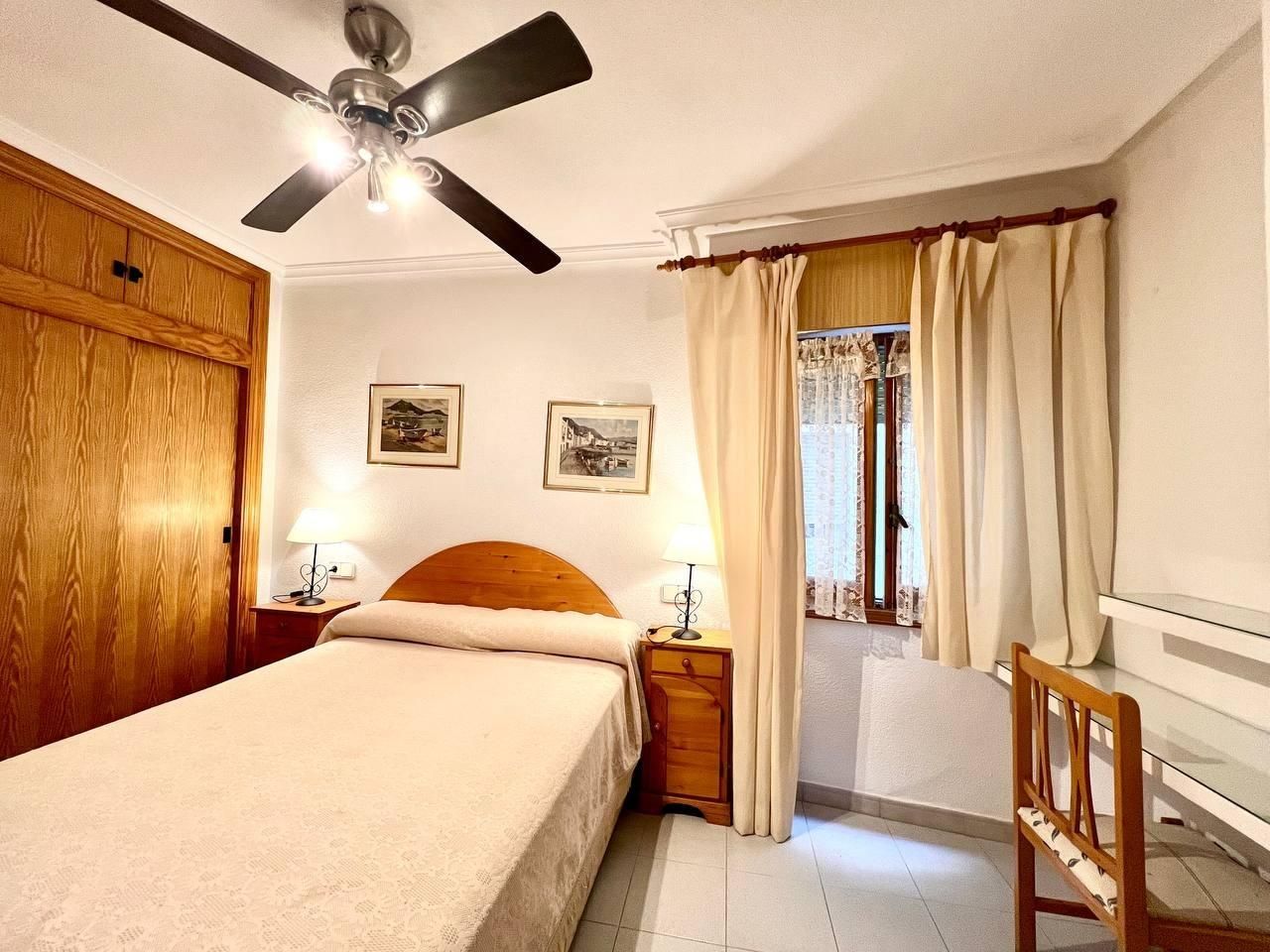 Dormitori de Pis en venda en Alicante / Alacant amb Aire condicionat i Moblat