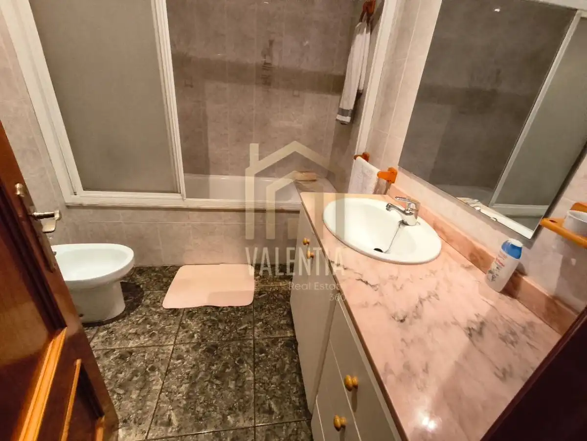 Bany de Casa o xalet en venda en Alginet amb Moblat i Alarma