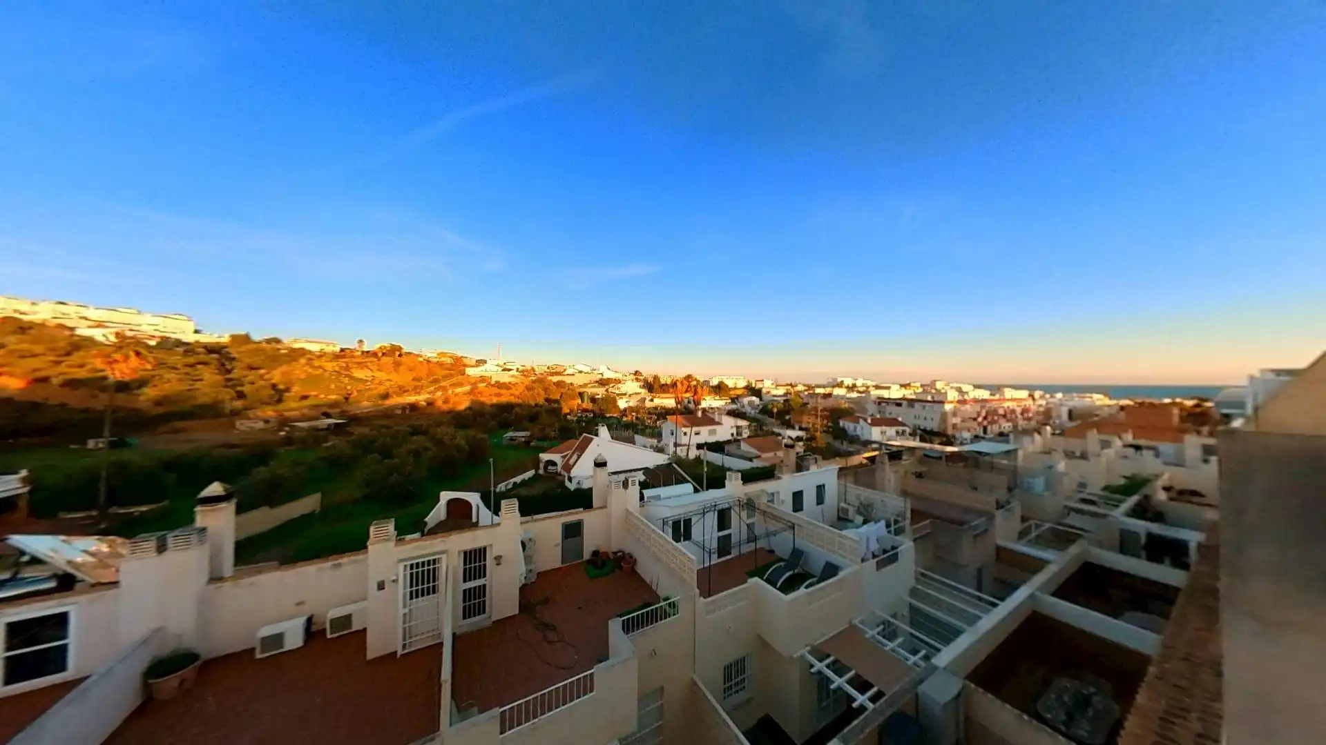 Vista exterior de Casa adosada en venda en Rincón de la Victoria amb Aire condicionat, Calefacció i Terrassa