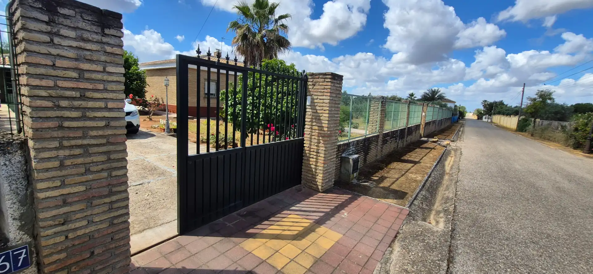 Vista exterior de Casa o chalet en venta en Carmona con Aire acondicionado, Calefacción y Jardín privado