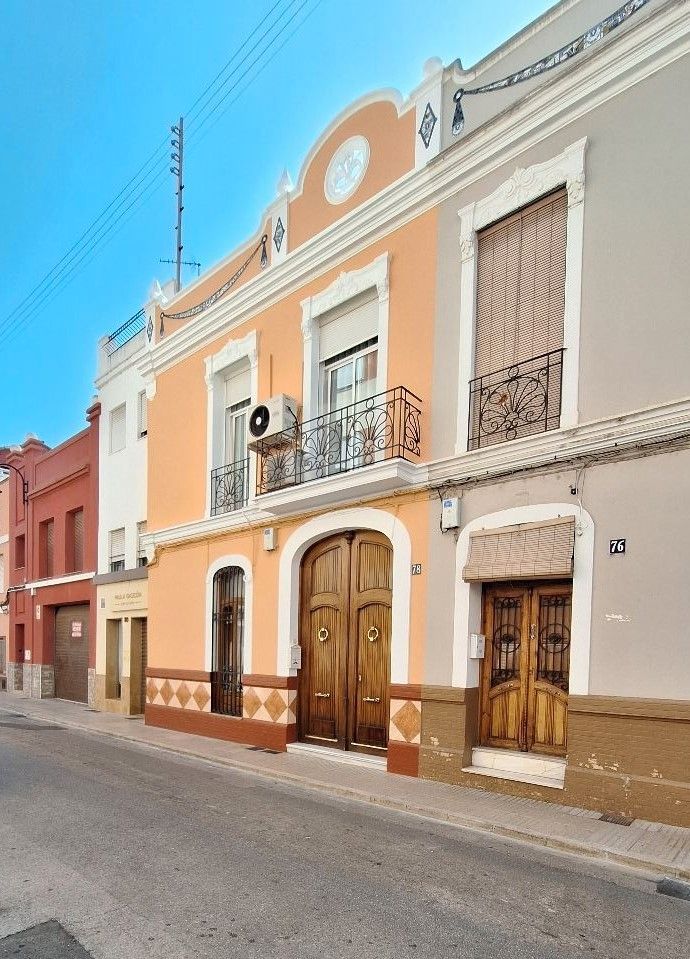 Vista exterior de Casa o xalet en venda en Alzira amb Aire condicionat, Parquet i Terrassa