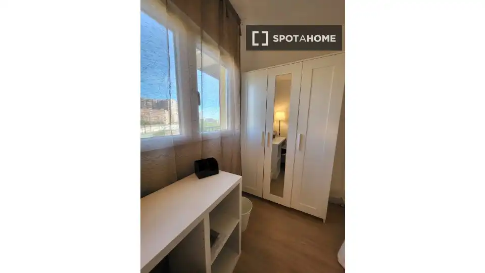 Bedroom of Flat for share in Alicante / Alacant  with Air Conditioner, Heating and Furnished
