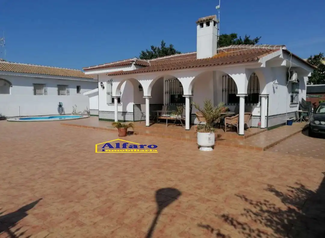 Chalet con piscina en venta en Matalascañas, imagen 2