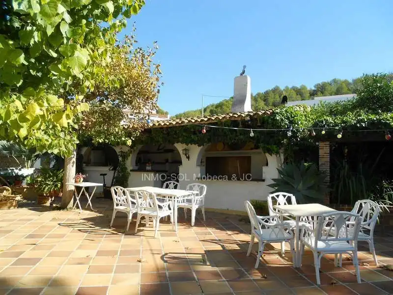 Country house zum Verkauf in Calpe / Calp mit Privatgarten, Terrasse und Abstellraum