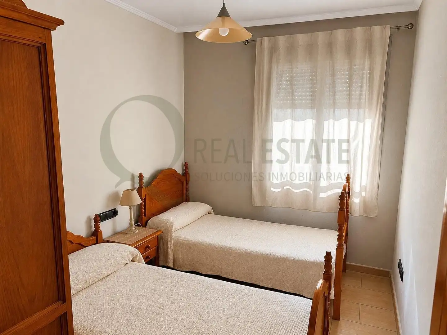 Habitación de Piso de alquiler en El Campello con Aire acondicionado, Jardín privado y Terraza