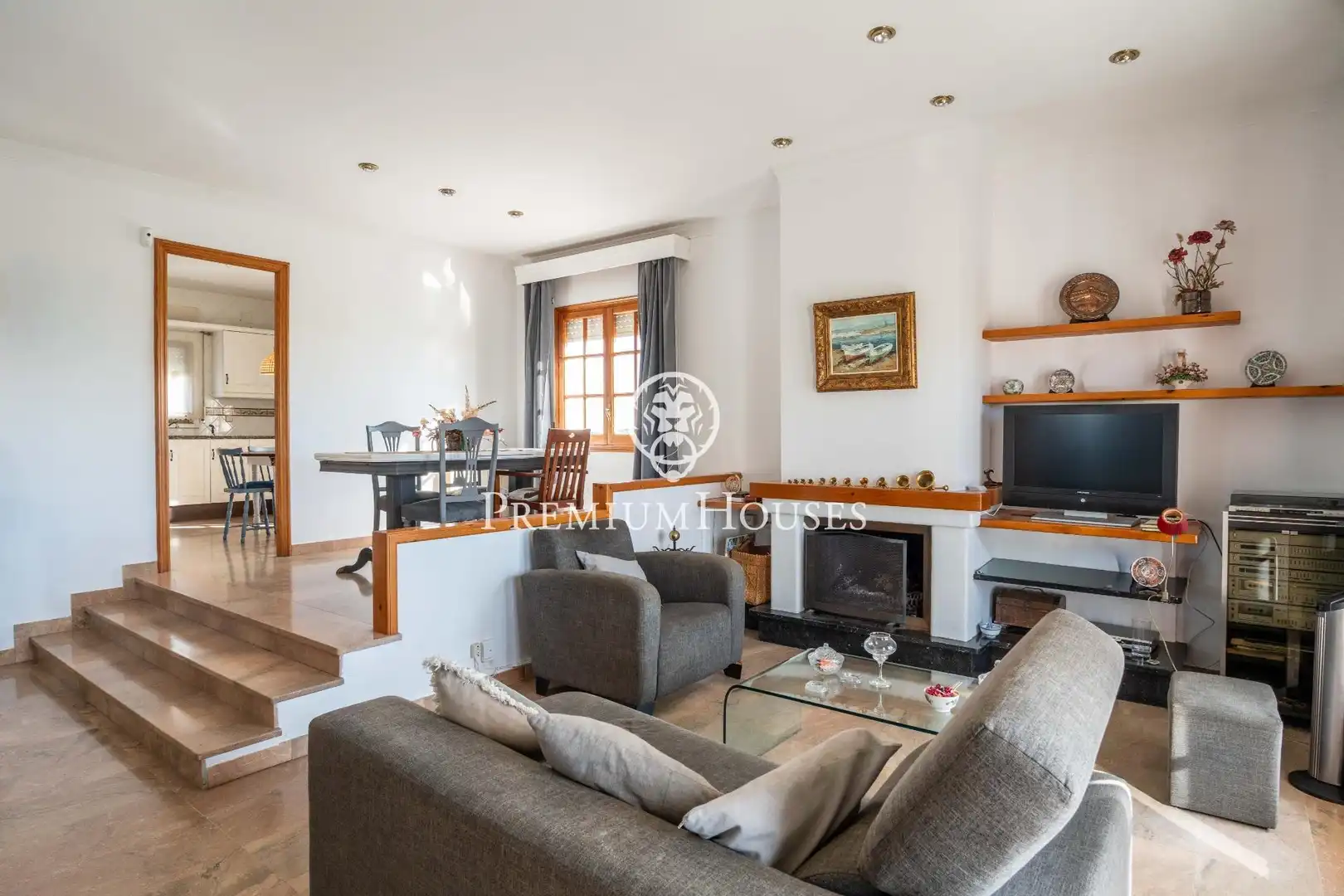Sala d'estar de Casa o xalet en venda en Vilanova i la Geltrú amb Calefacció, Jardí privat i Terrassa