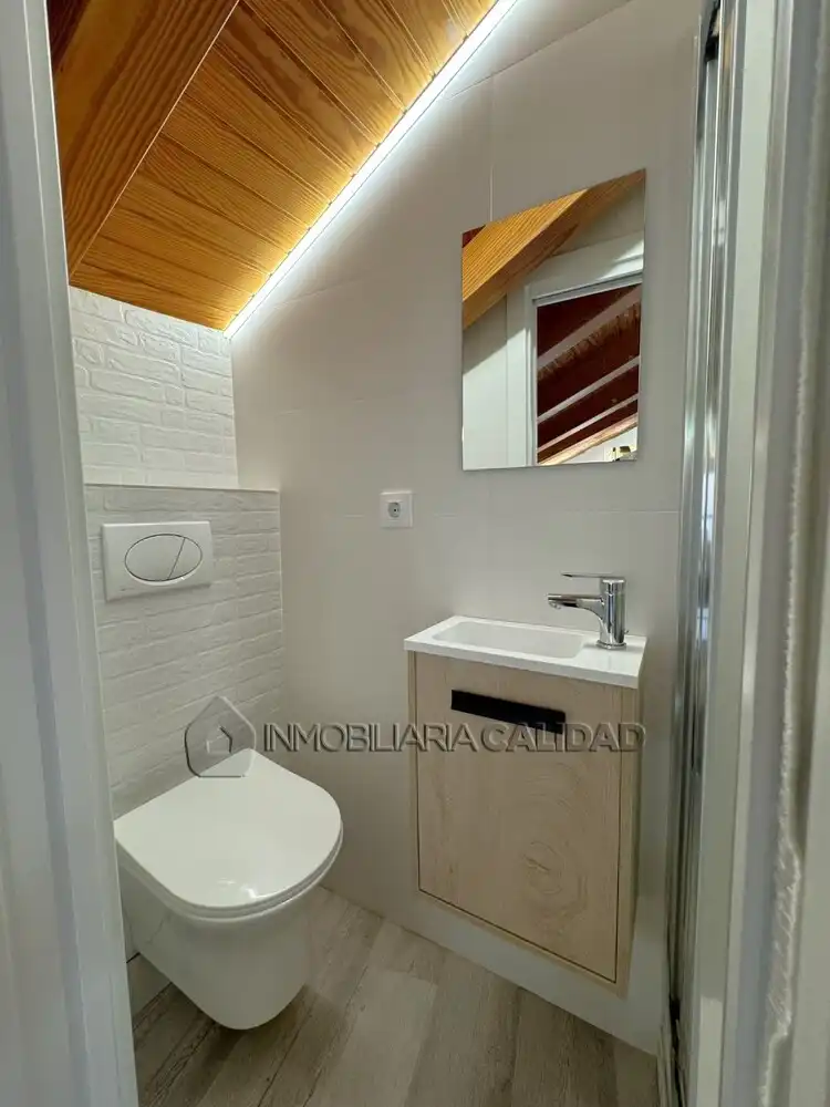 Baño de Piso de alquiler en Burgos con Calefacción y Amueblado