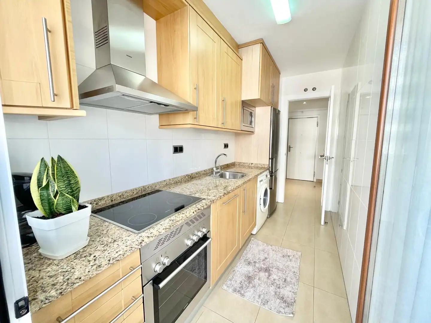 Cuina de Apartament de lloguer en Los Alcázares amb Aire condicionat, Piscina i Moblat