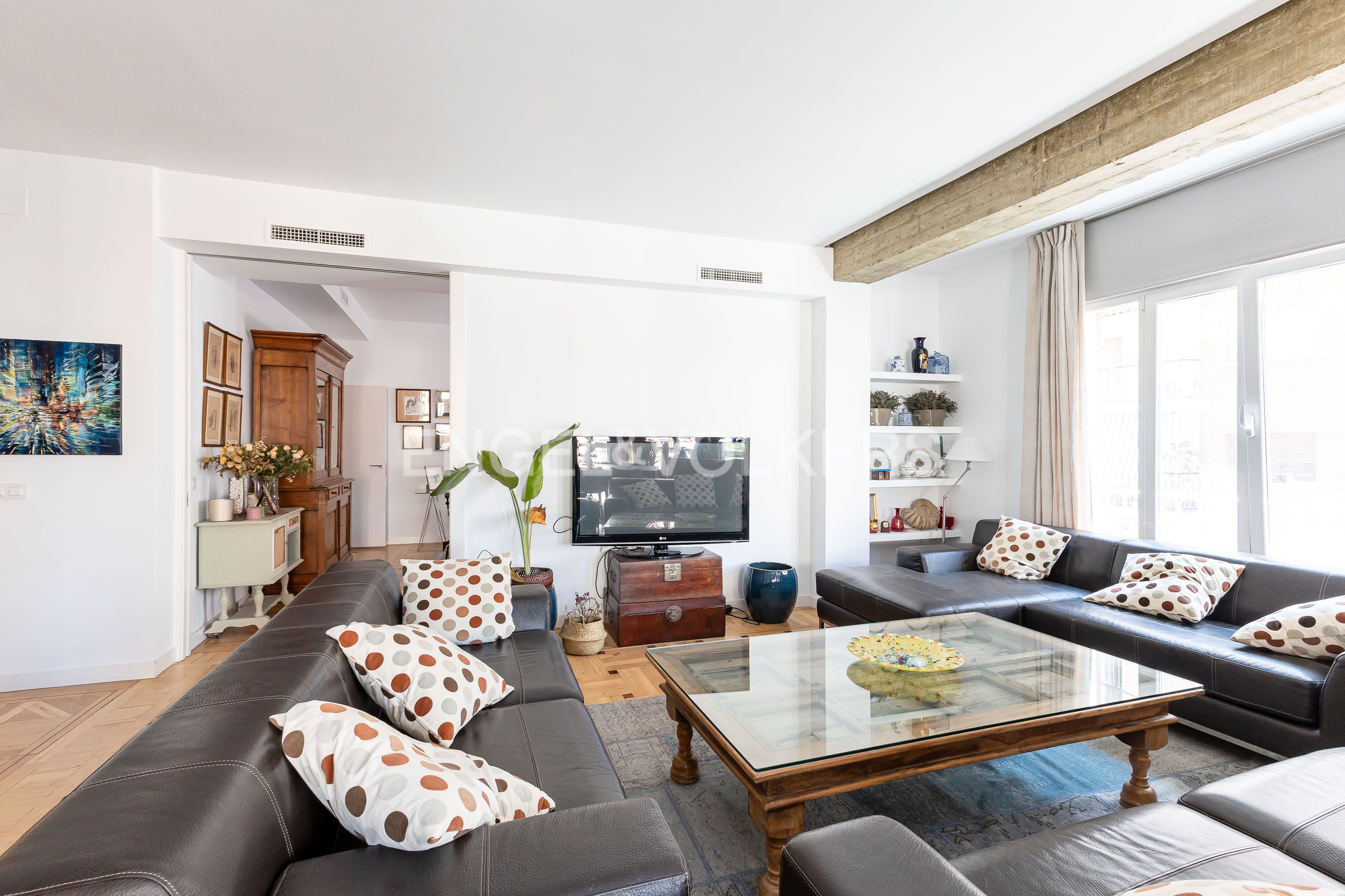 Living room of Apartment for sale in  Madrid Capital  with Air Conditioner, Heating and Storage room