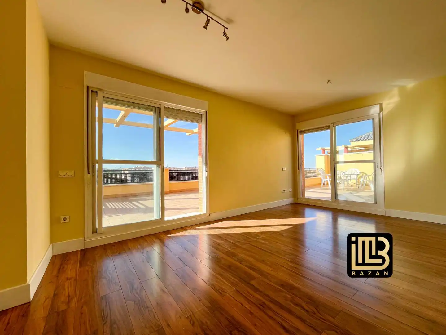 Living room of Attic for sale in San Juan de Aznalfarache  with Air Conditioner, Heating and Terrace