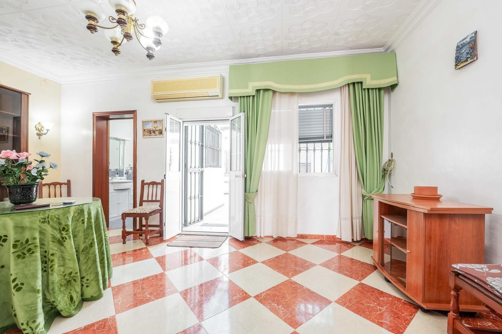 Bedroom of Flat for sale in  Sevilla Capital  with Air Conditioner and Storage room