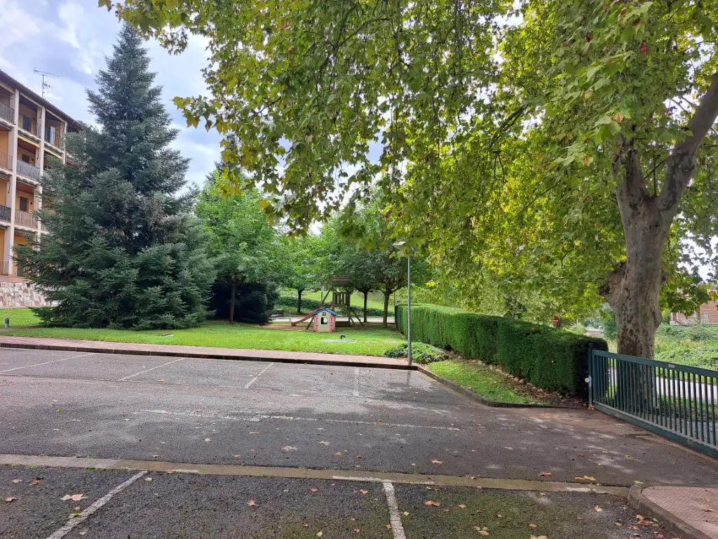 Außenansicht von Maisonette zum Verkauf in Berga mit Heizung, Parkett und Abstellraum
