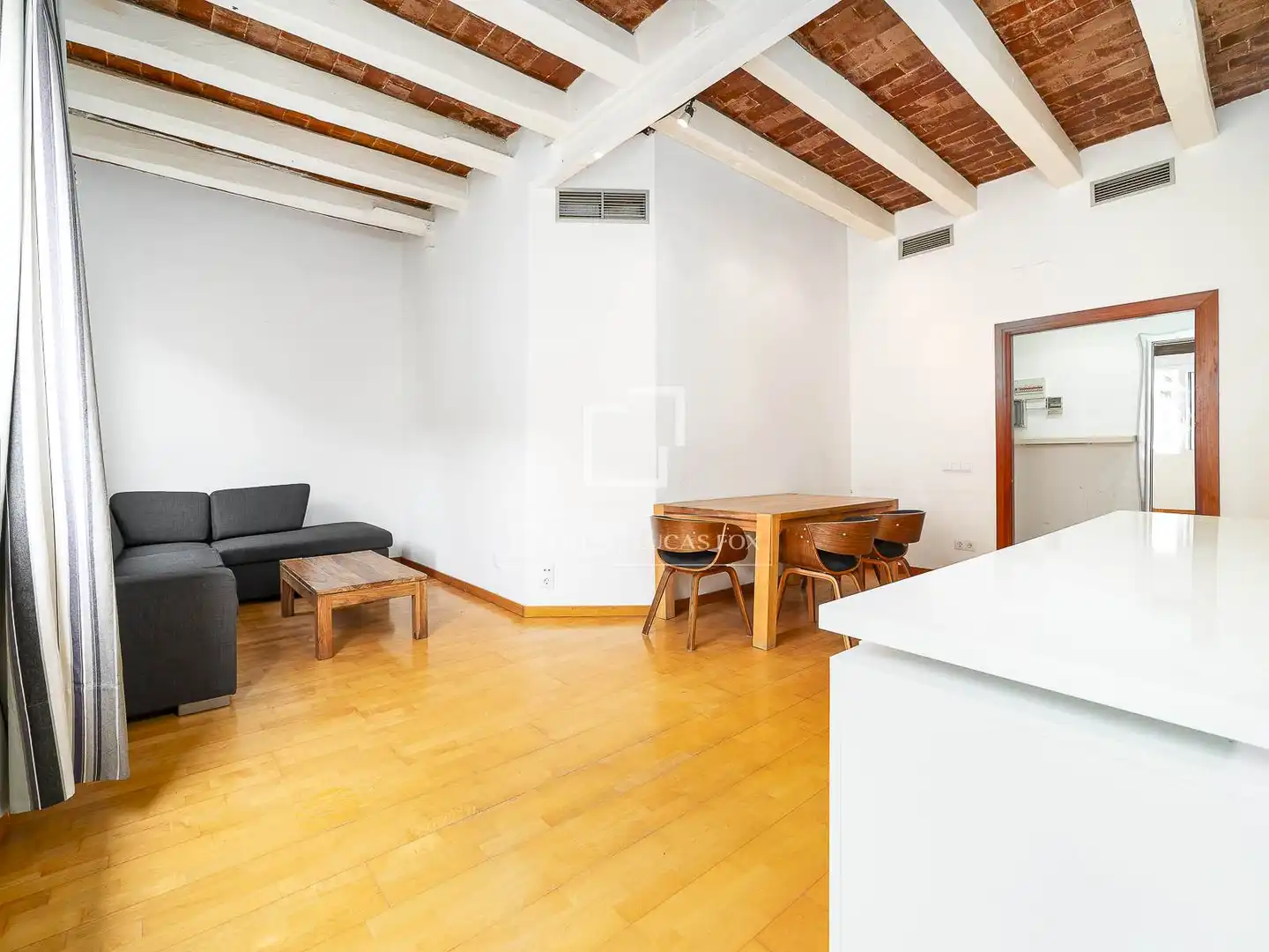 Wohnzimmer von Wohnung zum Verkauf in Barcelona mit Klimaanlage und Heizung