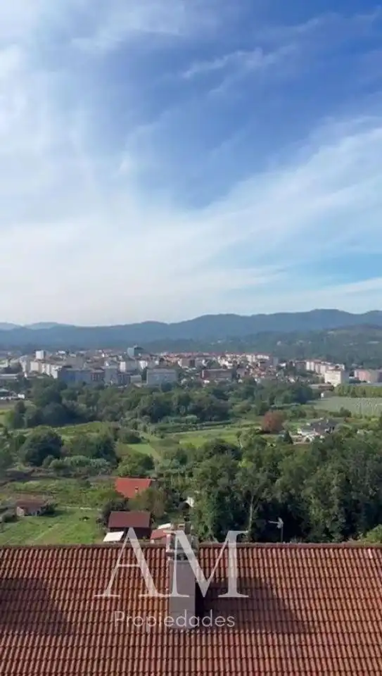 Vista exterior de Casa o xalet en venda en Ponteareas amb Calefacció, Jardí privat i Terrassa