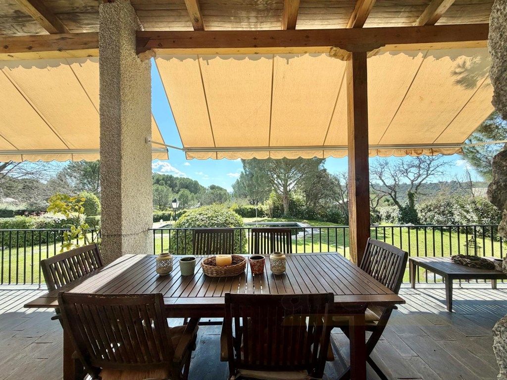 Houses for sale in Salud y Alegría - El Lago, Los Peñascales