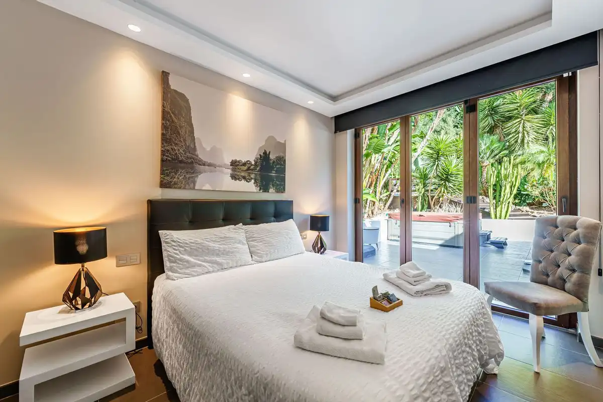 Habitación de Casa o chalet en venta en Marbella con Terraza y Piscina