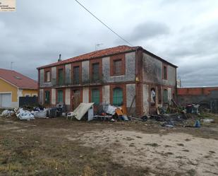 Vista exterior de Casa o xalet en venda en Navalmanzano amb Calefacció