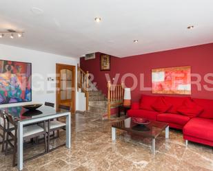 Sala d'estar de Casa adosada en venda en Martorell amb Aire condicionat, Terrassa i Balcó