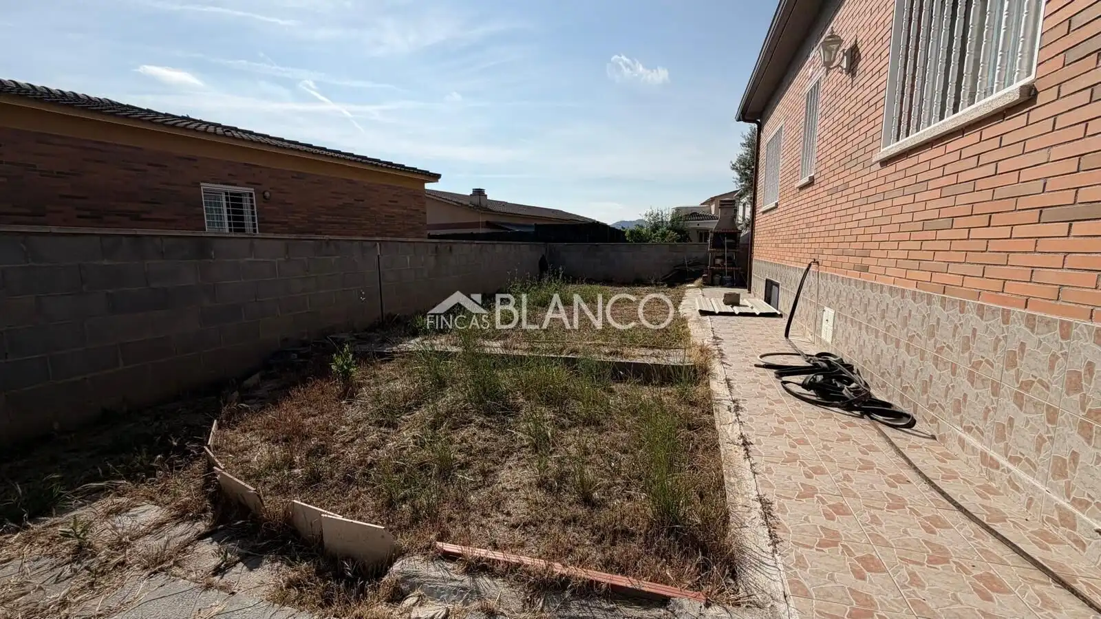 Houses for sale in Piera  with Air Conditioner and Heating