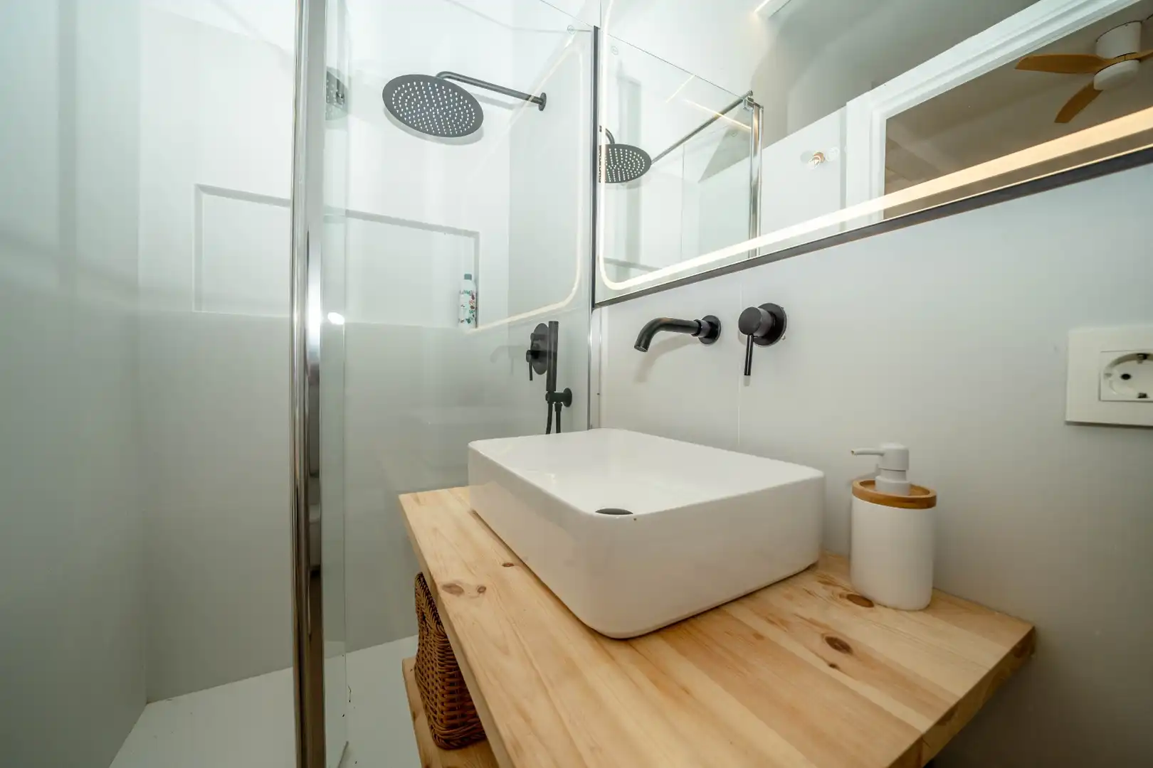 Bathroom of Study for rent in Orihuela  with Swimming Pool, Furnished and Oven