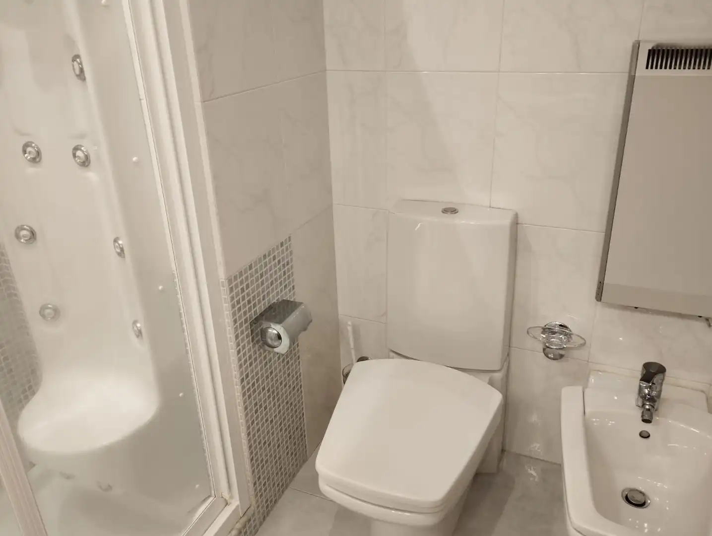 Bathroom of Flat for rent in Santiago de Compostela   with Heating, Furnished and Oven