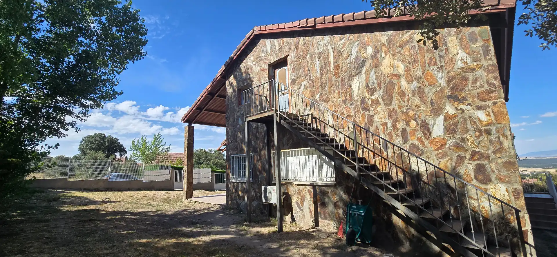 Vista exterior de Casa o chalet en venta en Zarzuela del Monte con Aire acondicionado, Calefacción y Jardín privado