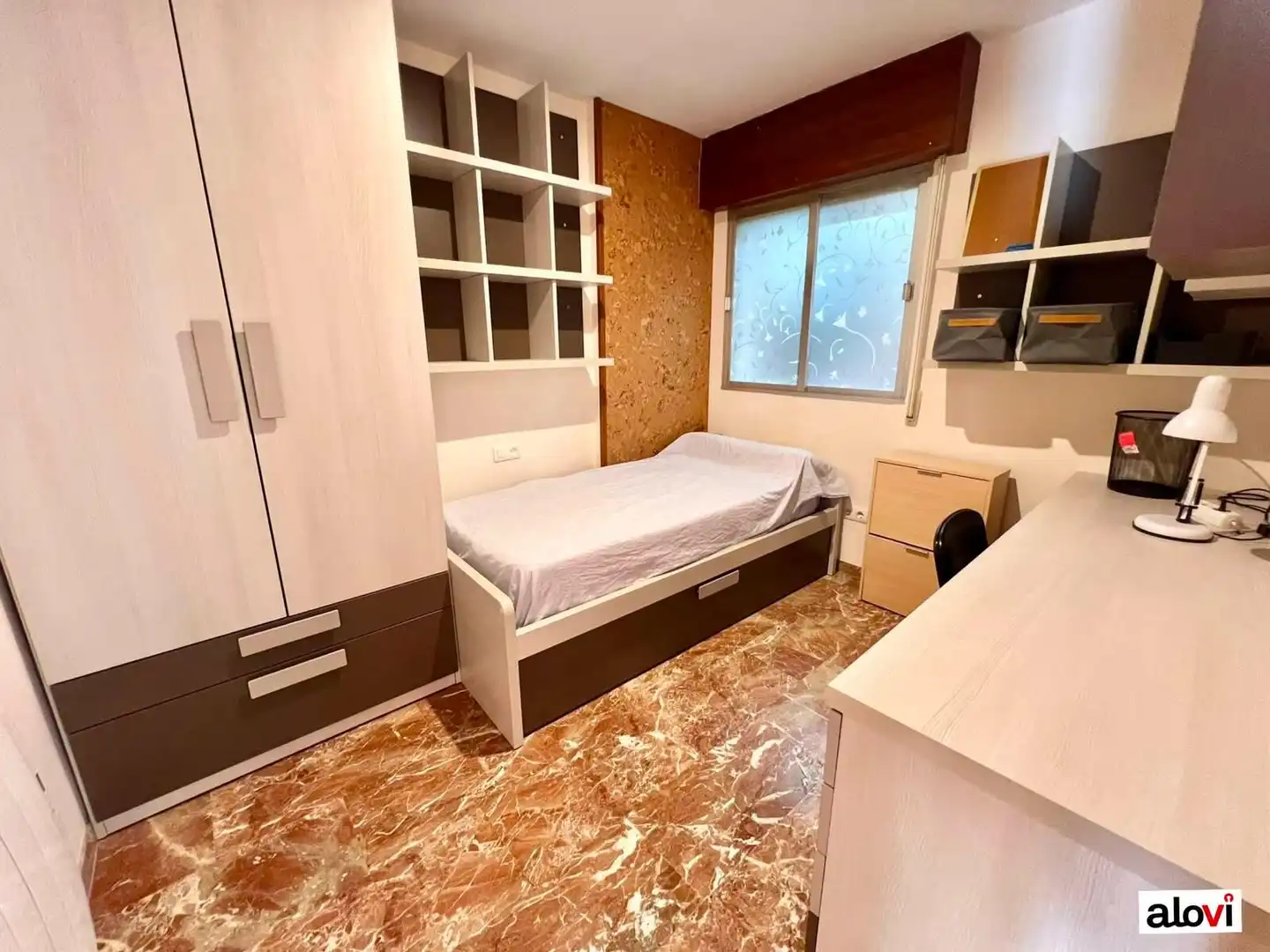 Habitación de Piso de alquiler en Granada con Aire acondicionado, Calefacción y Amueblado