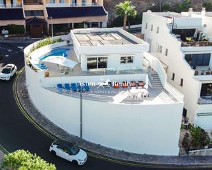 Vista exterior de Casa o xalet en venda en Santiago del Teide amb Aire condicionat, Terrassa i Piscina